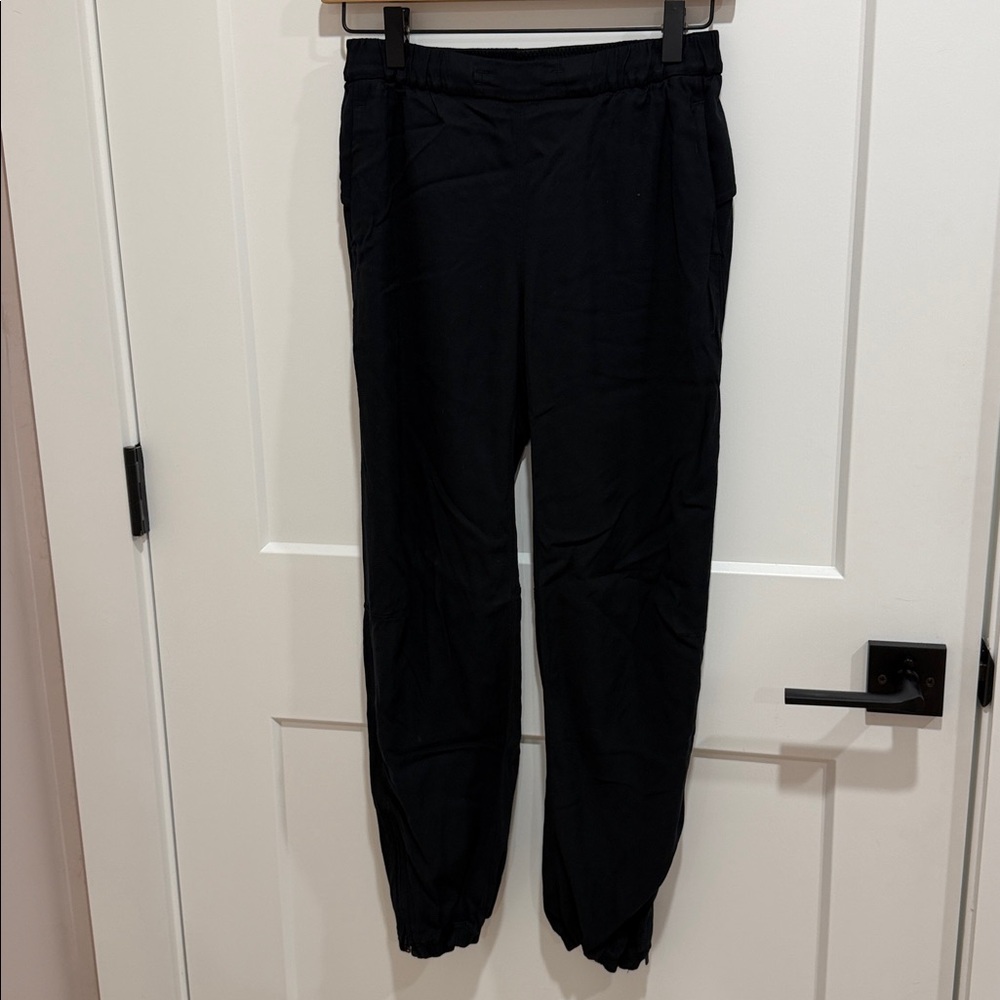 Lululemon women’s black joggers